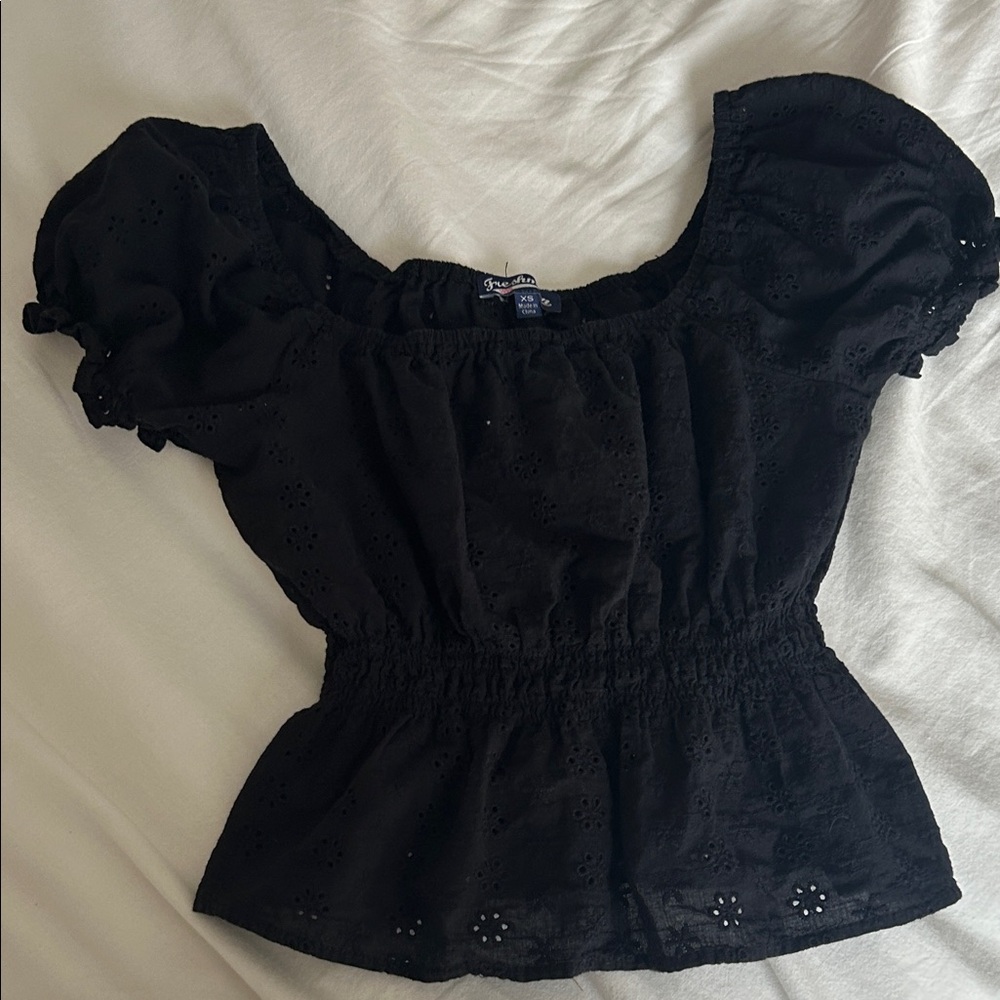 Freshman Black Eyelet Blouse with Puff Sleeves